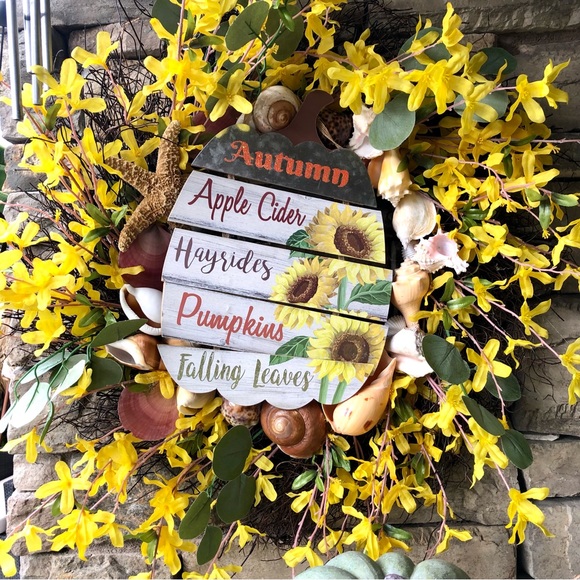 New! Seashell Starfish Forsythia Floral Willow Wreath - Picture 13 of 15